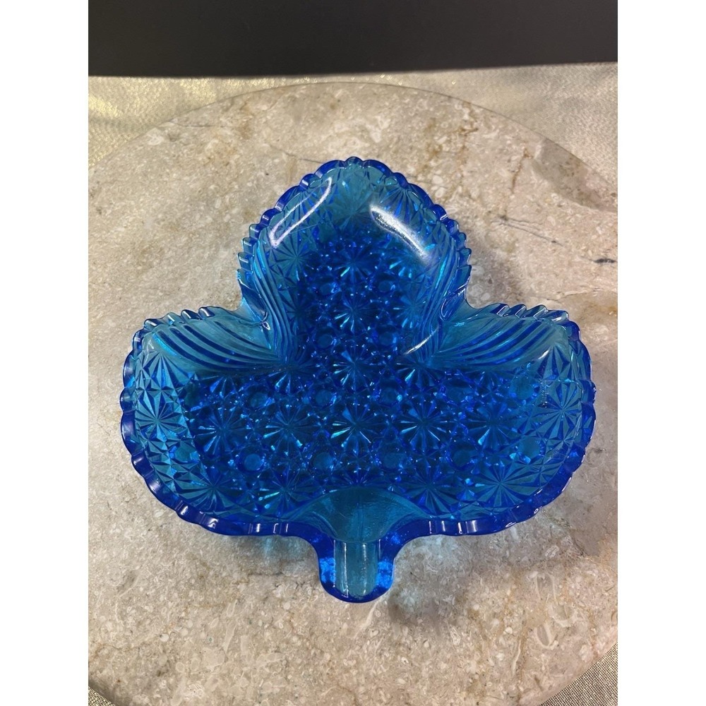 Beautiful Fenton Blue Leaf  Daisy & Button Trinket Sawtooth Candy/Trinket Dish